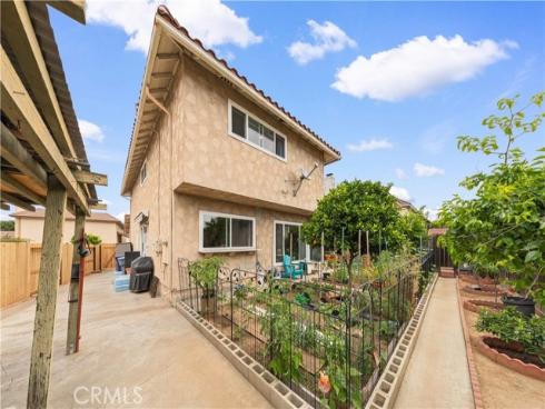 8226  Henshaw  , Buena Park, CA