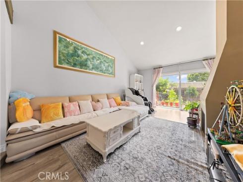 8226  Henshaw  , Buena Park, CA