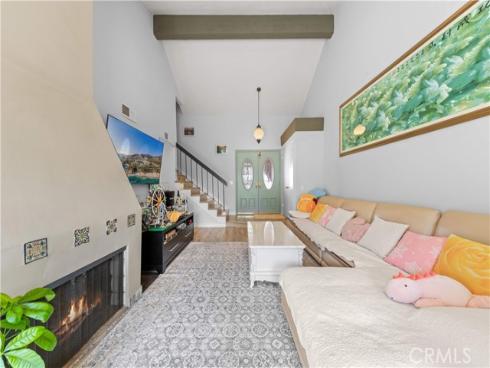 8226  Henshaw  , Buena Park, CA