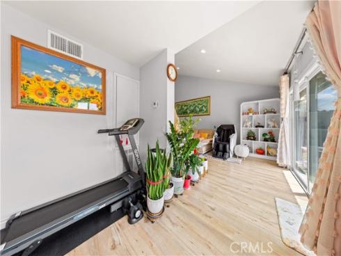 8226  Henshaw  , Buena Park, CA