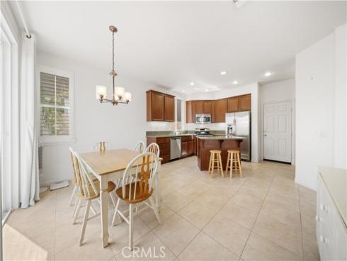 829  Lincoln Gln  , Buena Park, CA