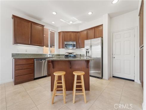 829  Lincoln Gln  , Buena Park, CA