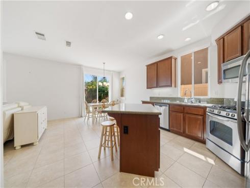 829  Lincoln Gln  , Buena Park, CA