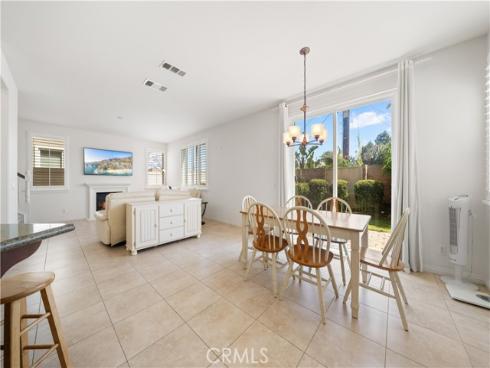 829  Lincoln Gln  , Buena Park, CA