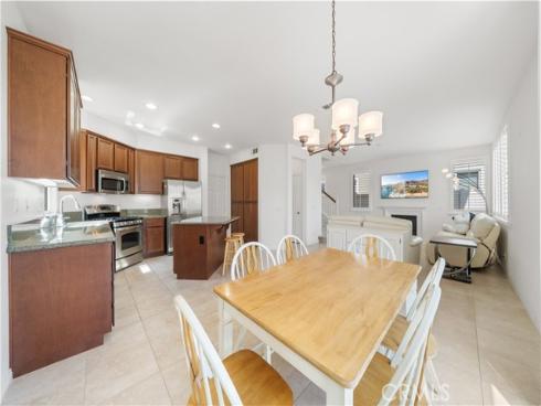 829  Lincoln Gln  , Buena Park, CA