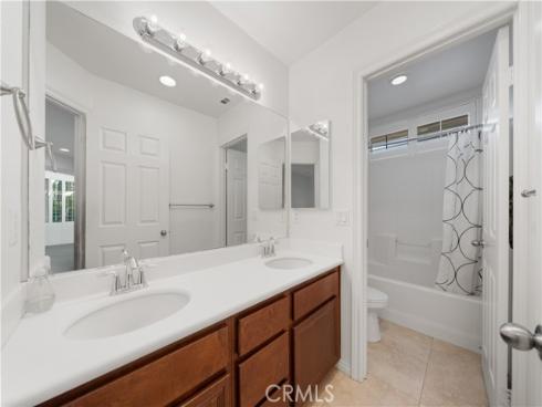 829  Lincoln Gln  , Buena Park, CA