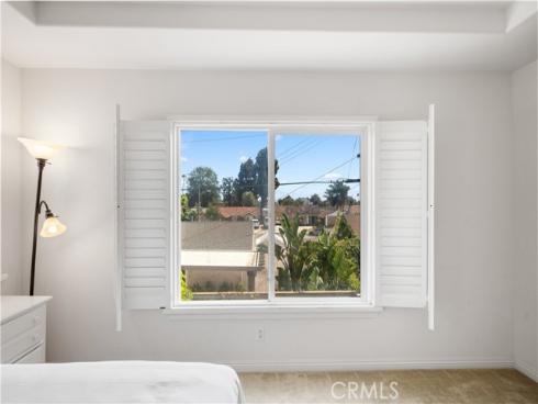 829  Lincoln Gln  , Buena Park, CA