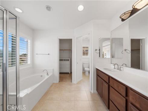 829  Lincoln Gln  , Buena Park, CA