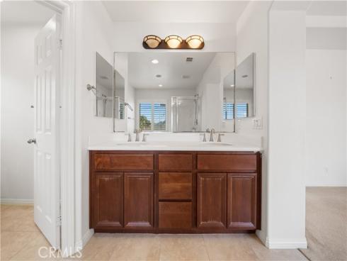829  Lincoln Gln  , Buena Park, CA
