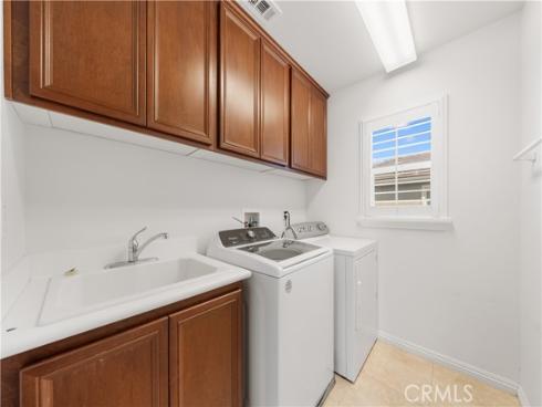 829  Lincoln Gln  , Buena Park, CA