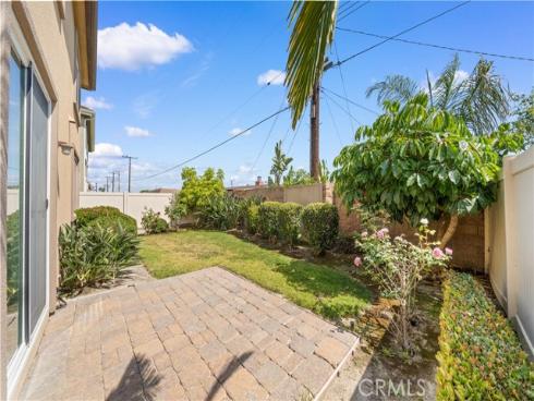 829  Lincoln Gln  , Buena Park, CA