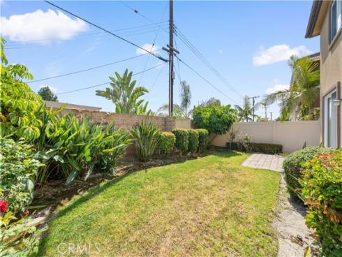 829  Lincoln Gln  , Buena Park, CA