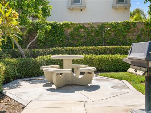 829  Lincoln Gln  , Buena Park, CA