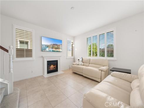 829  Lincoln Gln  , Buena Park, CA