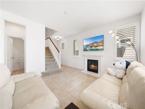 829  Lincoln Gln  , Buena Park, CA