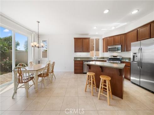 829  Lincoln Gln  , Buena Park, CA