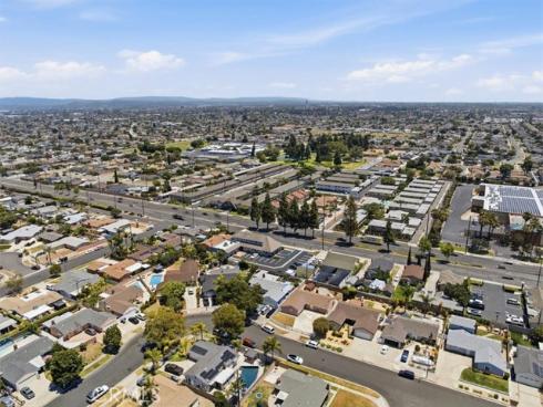 8802  Los Flores  , Buena Park, CA