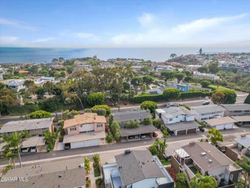 4200  Shorecrest  4200, 4202, 4204  Lane, Corona del Mar, CA