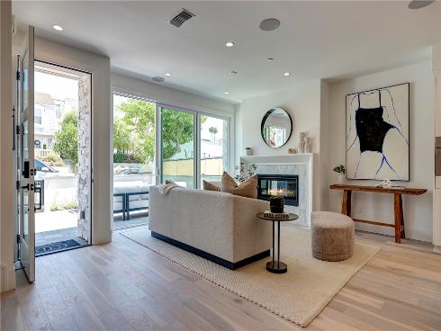 717  Poinsettia Avenue  , Corona del Mar, CA