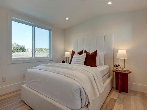 717  Poinsettia Avenue  , Corona del Mar, CA