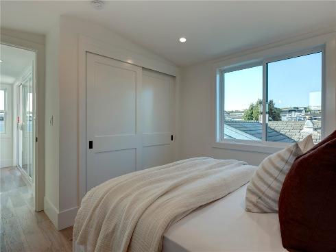 717  Poinsettia Avenue  , Corona del Mar, CA