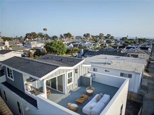 717  Poinsettia Avenue  , Corona del Mar, CA