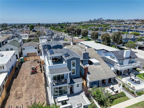 717  Poinsettia Avenue  , Corona del Mar, CA