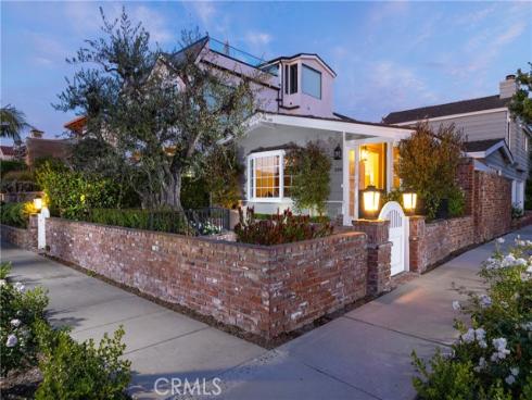 300  Heliotrope   Avenue, Corona del Mar, CA