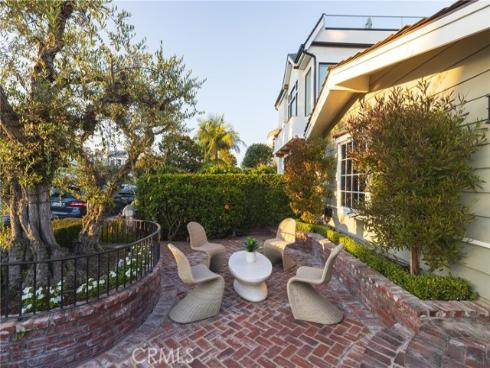 300  Heliotrope   Avenue, Corona del Mar, CA