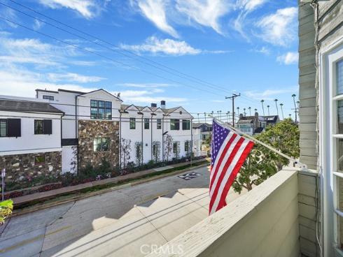 300  Heliotrope   Avenue, Corona del Mar, CA