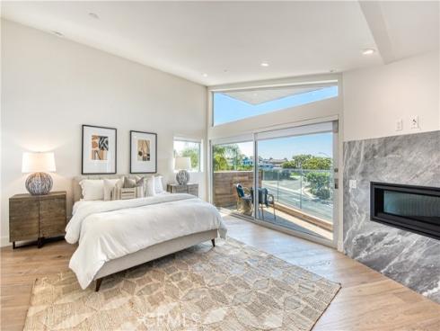 3922 E Coast Hwy  , Corona del Mar, CA