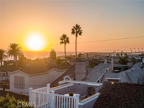 215  Marigold   Avenue, Corona del Mar, CA