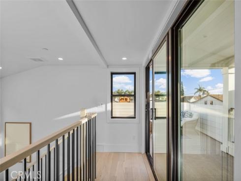 512  Marguerite Ave #b  , Corona del Mar, CA