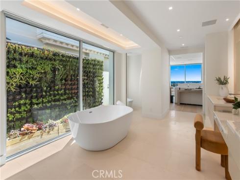 1119  Dolphin  , Corona del Mar, CA