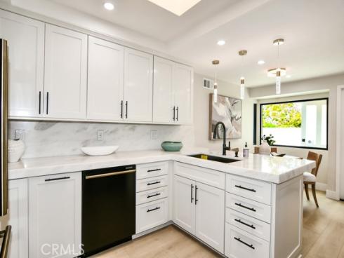 10 White Water Drive, Corona del Mar, CA