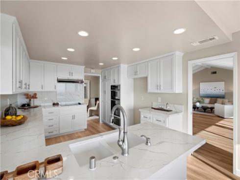 31  Carmel Bay   Drive, Corona del Mar, CA