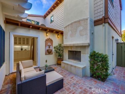 2569 Bungalow Place, Corona del Mar, CA