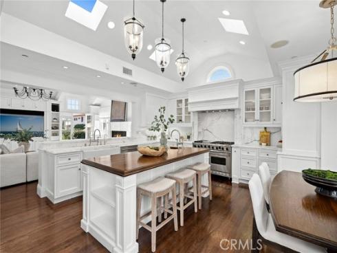 215 Marigold Avenue, Corona del Mar, CA