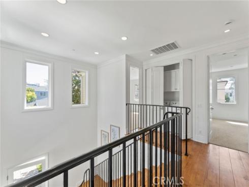 3201  4th Avenue   Avenue, Corona del Mar, CA