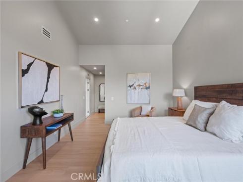 24 White Water Drive, Corona del Mar, CA