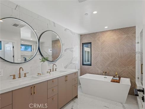 24 White Water Drive, Corona del Mar, CA