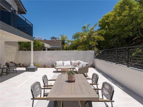 24 White Water Drive, Corona del Mar, CA