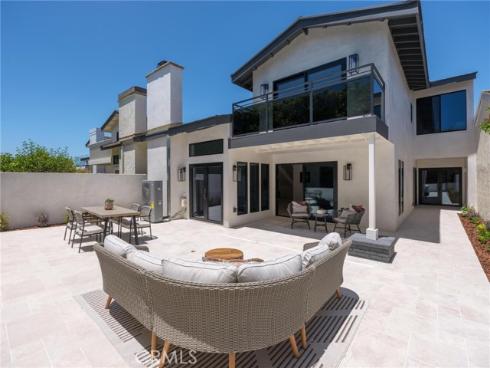 24 White Water Drive, Corona del Mar, CA
