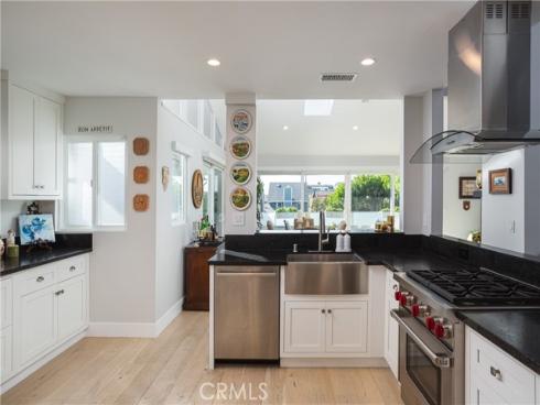 410 Poinsettia Avenue, Corona del Mar, CA