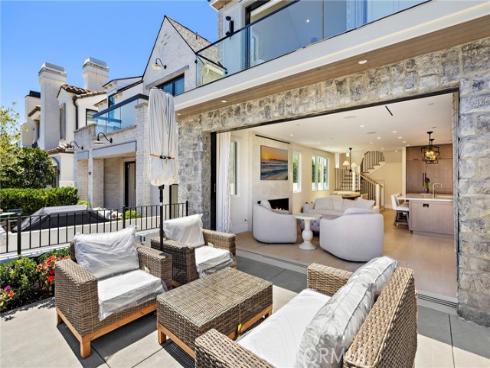 509  Carnation  , Corona del Mar, CA