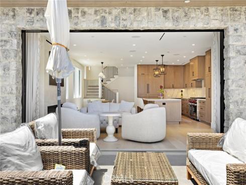 509  Carnation  , Corona del Mar, CA