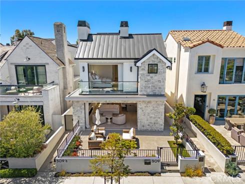 509  Carnation  , Corona del Mar, CA