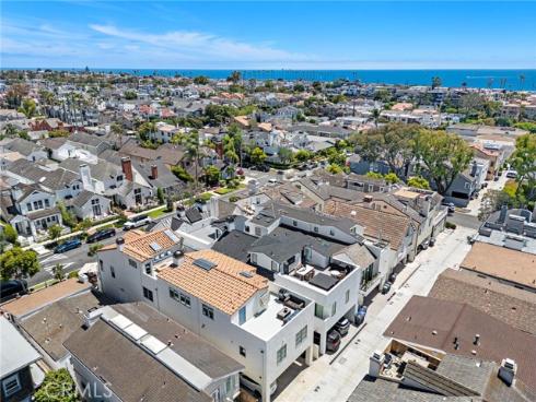 509  Carnation  , Corona del Mar, CA