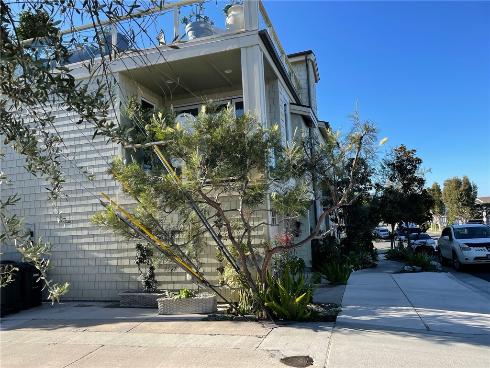 720 Poinsettia Ave , Corona del Mar, CA