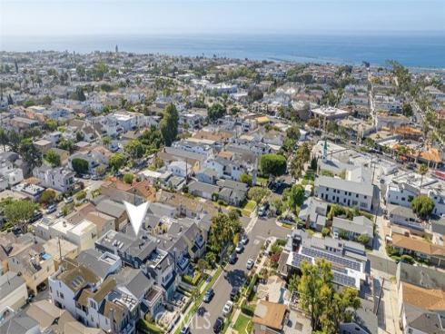 708  Heliotrope  , Corona del Mar, CA